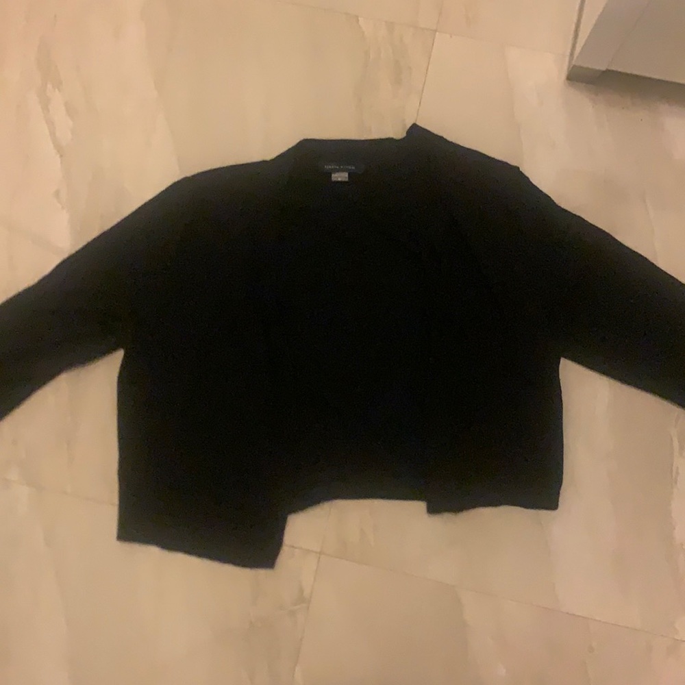 Tommy Hilfiger cropped black sweater. size medium